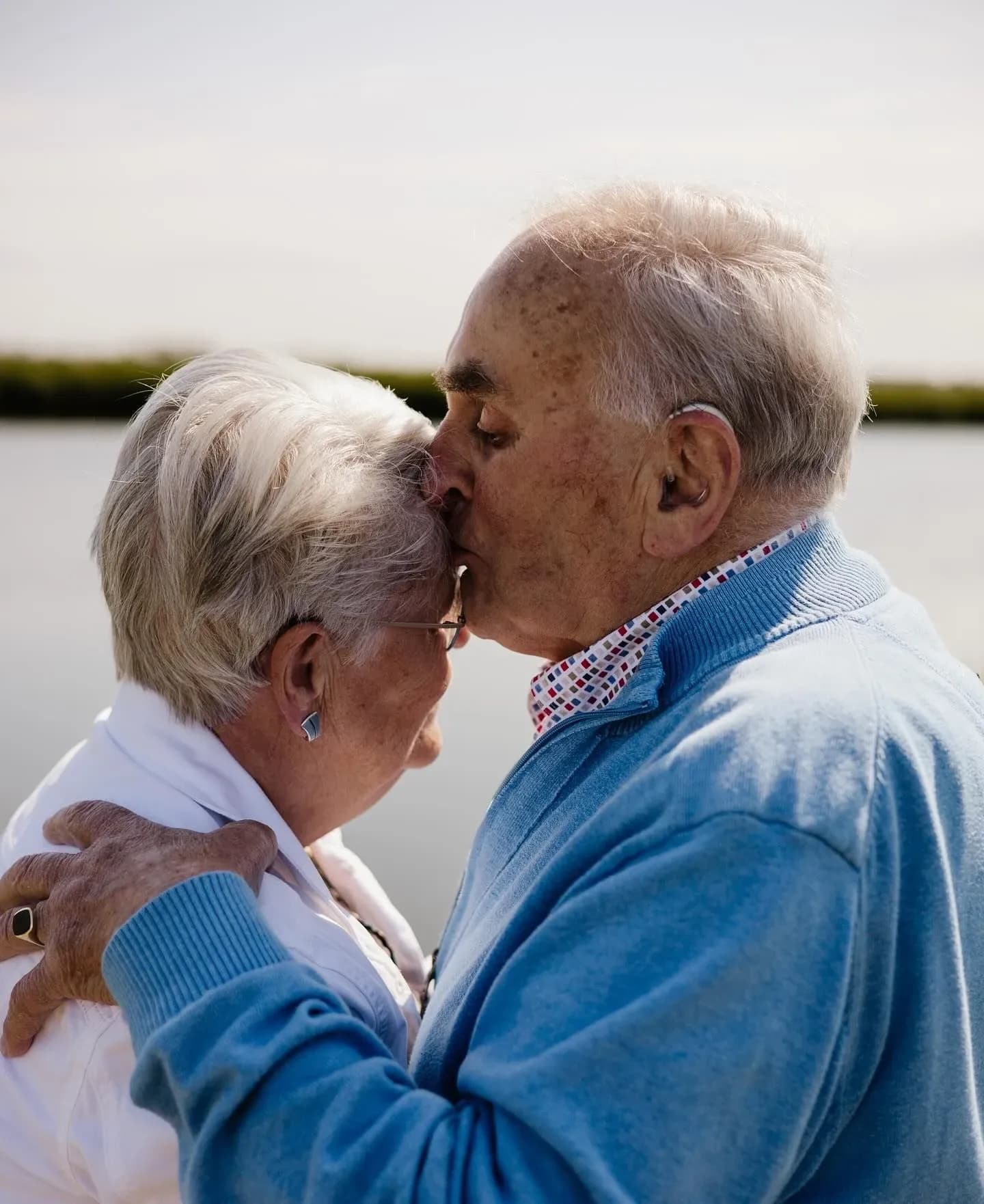 Kus op het voorhoofd — levenslange liefde